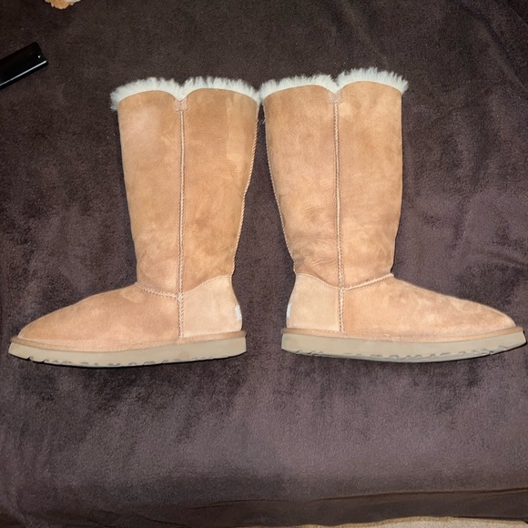 UGG Bailey Button Triplet Boot! - Picture 7 of 7